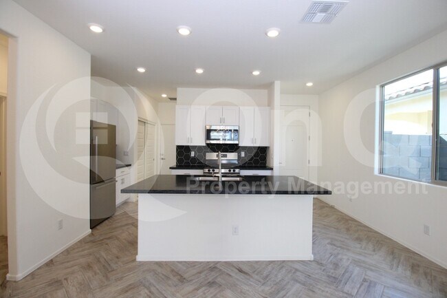 Building Photo - 13133 N 146th Ln