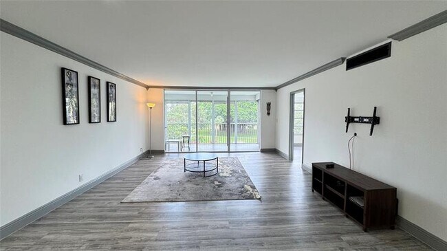 Building Photo - 2650 S Course Dr