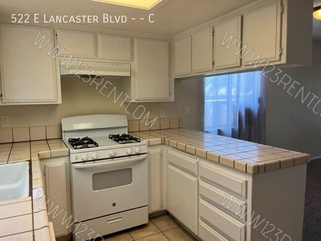 Foto del edificio - 522 E Lancaster Blvd