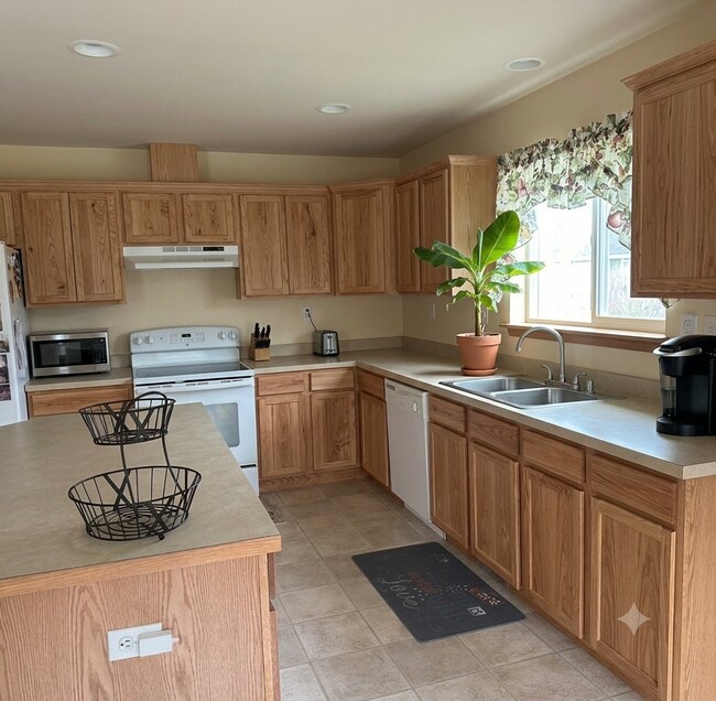 Foto del edificio - 1199 NW Redwing Dr