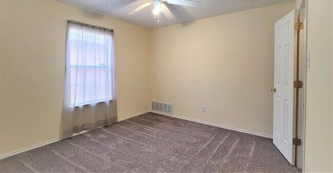 Foto del edificio - "Charming 3-Bed, 2-Bath Oasis in Lubbock