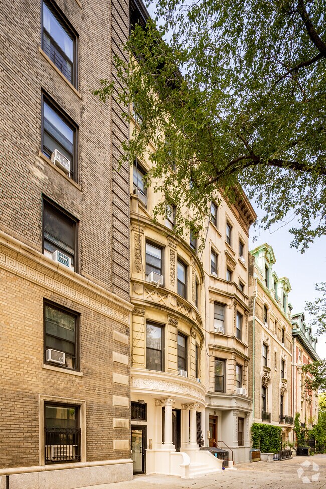 Building Photo - 318 W 106th St
