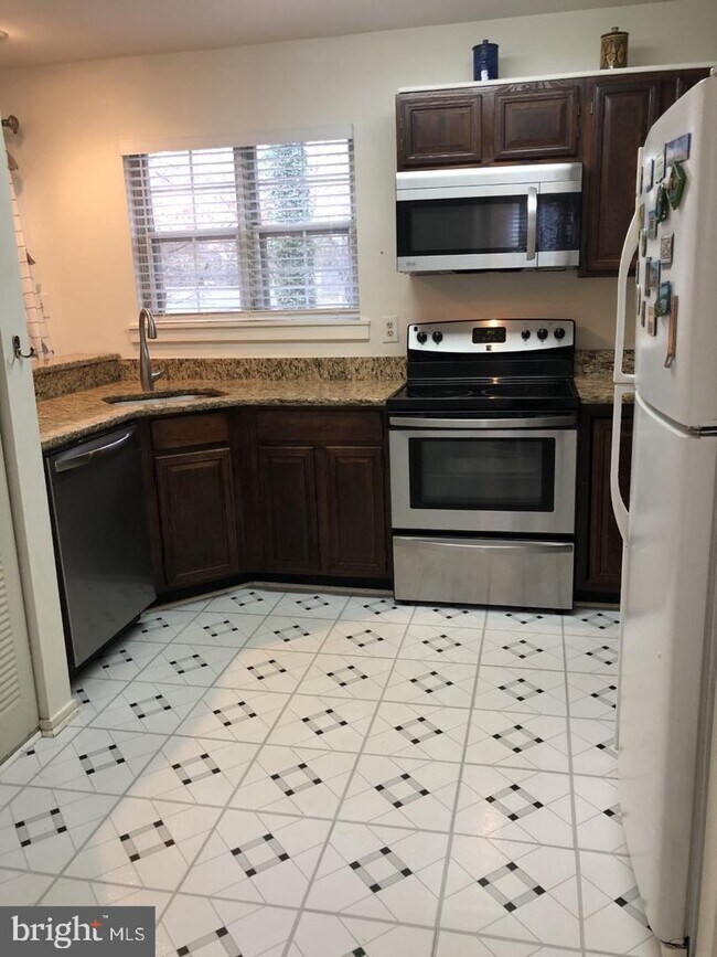 Building Photo - 10801 Adare Dr