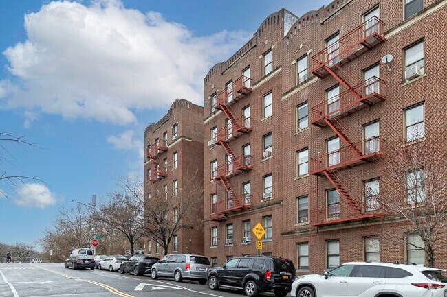 Building Photo - 577 Isham Street