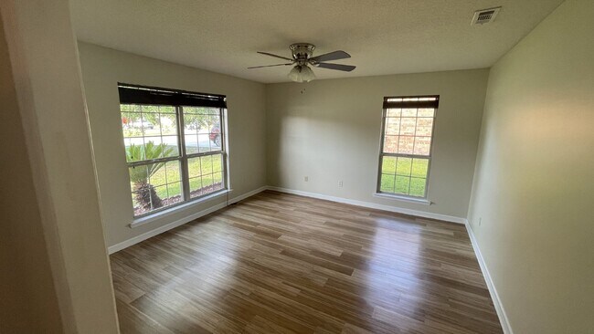 Building Photo - Home For Rent