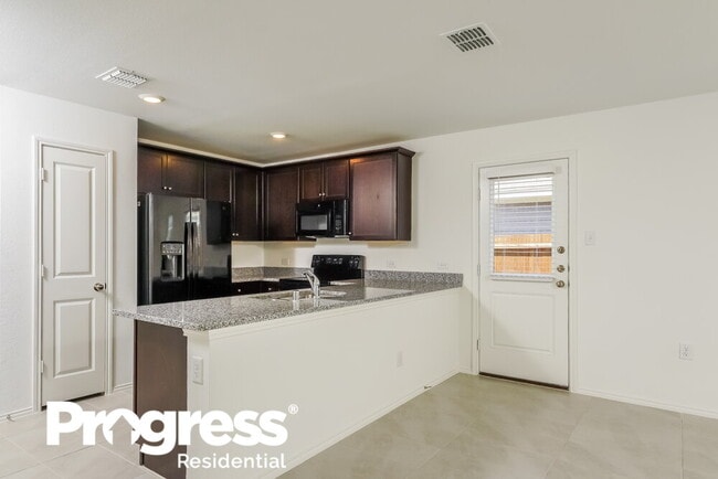 Building Photo - 5942 Wedgemere Dr