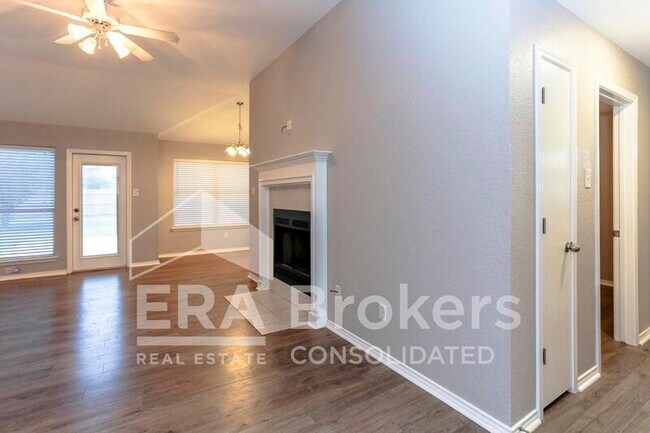 Foto del edificio - 1614 Twisted Oak Dr