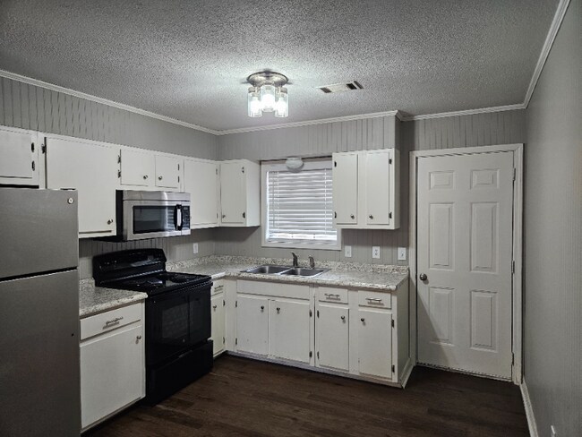 Foto del edificio - 16 Linder Rd