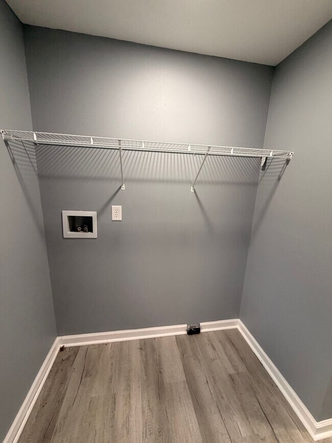 Foto del edificio - Beautiful Fully Renovated 2/1 Duplex!