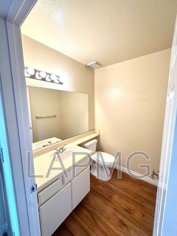 Foto del edificio - 12251 Moorpark St