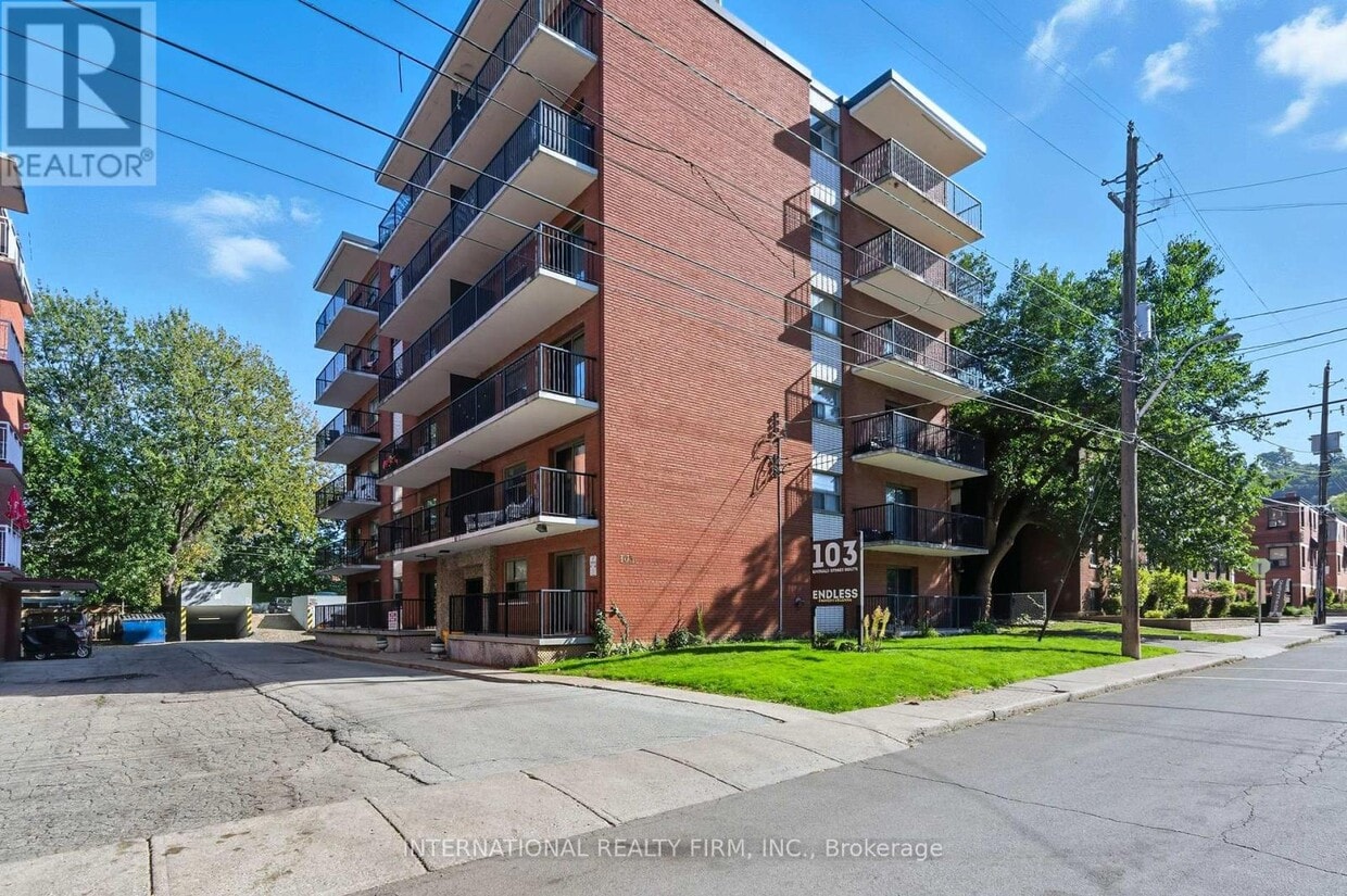 Photo principale - 103 Emerald St S