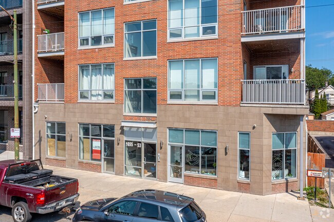 Escaparate - 1655-1657 N Western Ave