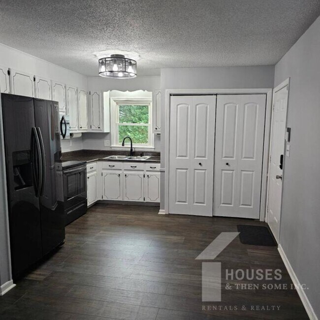 Building Photo - 14 Baggott St