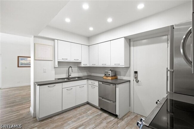 Foto del edificio - 240 Seaview Ct