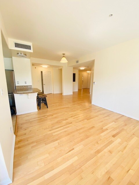Foto del edificio - 350 K St