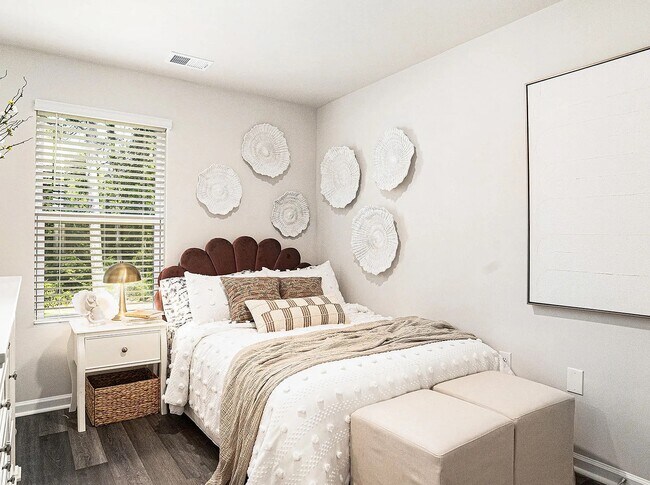 Foto del edificio - 527 Gemstone Blvd