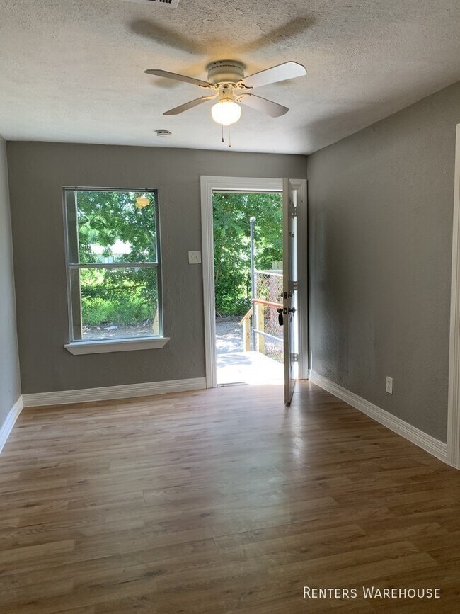 Foto del edificio - 4300 Lyons Ave