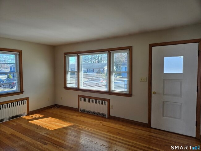 Building Photo - 37 Gordon St