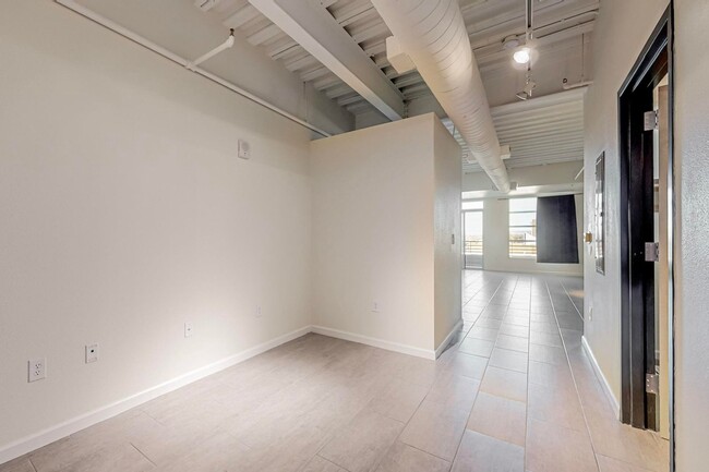 Building Photo - Downtown Living with great views