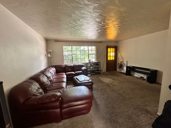 Building Photo - 4465 Comanche Dr