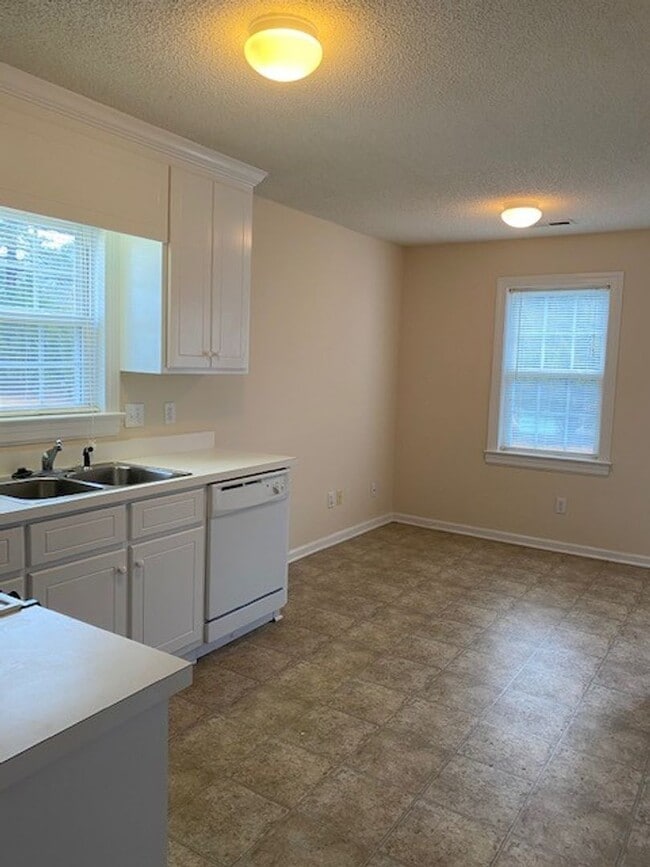 Building Photo - Jayne Lane Duplexes - Bldg 1