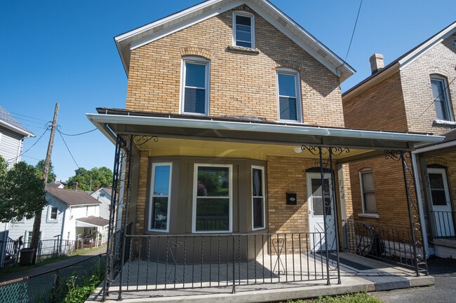Building Photo - 124 Evergreen St