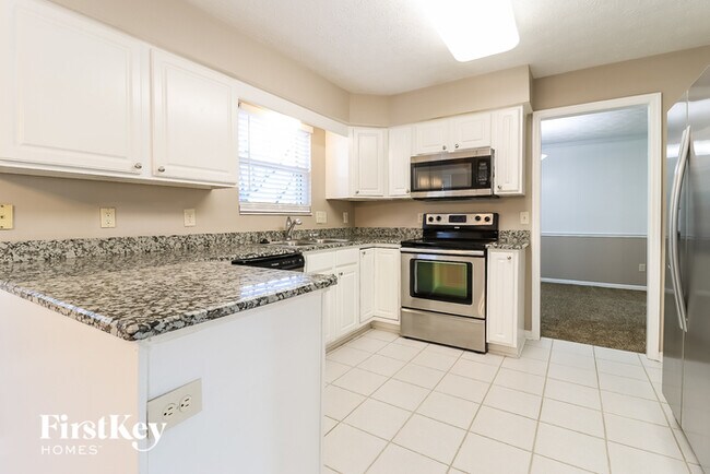 Building Photo - 9934 Stonebridge Dr