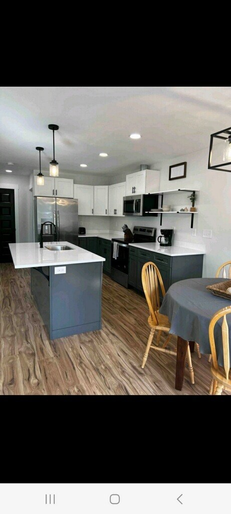 Foto del edificio - 5854 Locust Ln