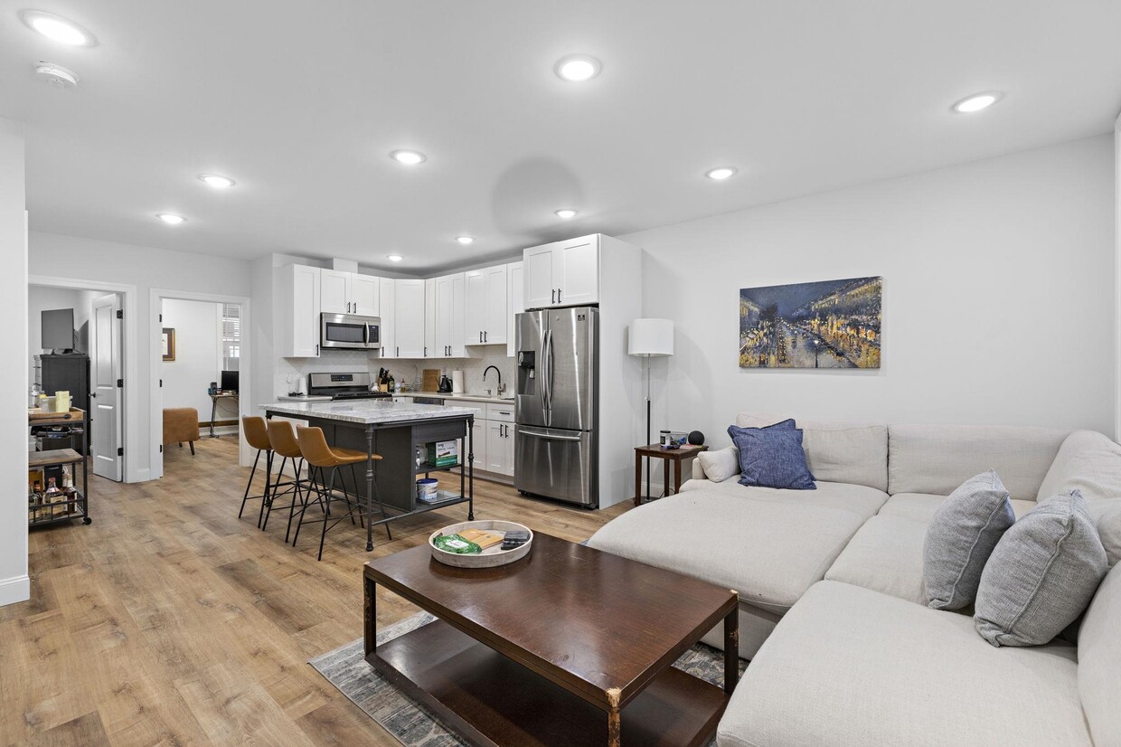 Foto principal - 71 BEACON Ave