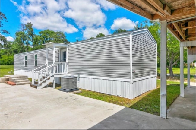 Building Photo - 2355 Indian Hill Dr