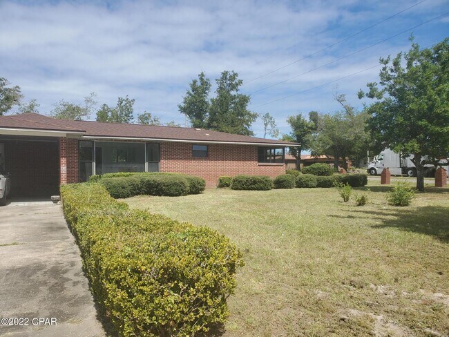 Building Photo - 1625 E 9th Ct