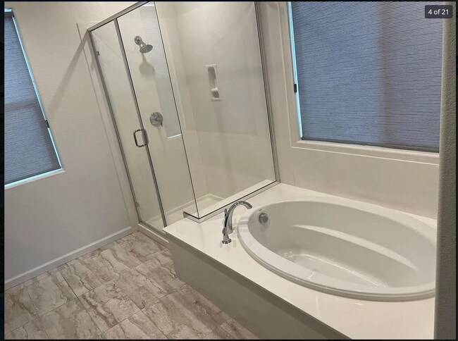 Foto del edificio - 4209 Perennial Pl