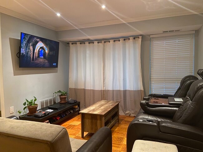 Building Photo - 2207 Greenery Ln