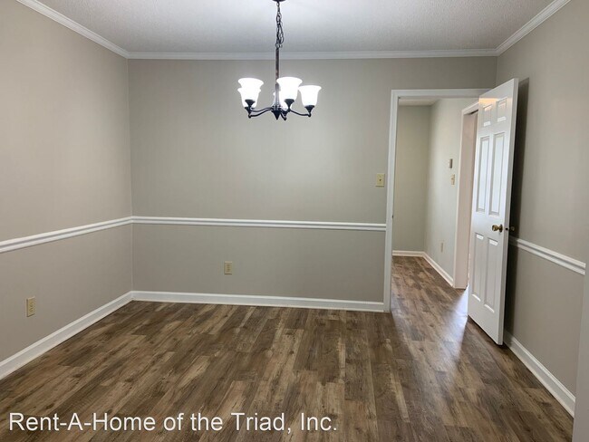 Building Photo - 3 br, 2.5 bath House - 4851 Tower Road D