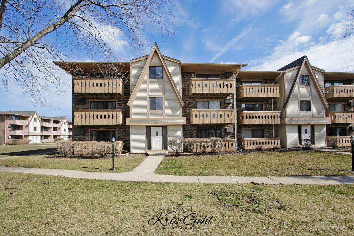 10 Parkside Ct Unit 7, Vernon Hills, IL 60061 Condo for Rent in