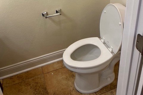 Half bath - 641 Petro Point Dr