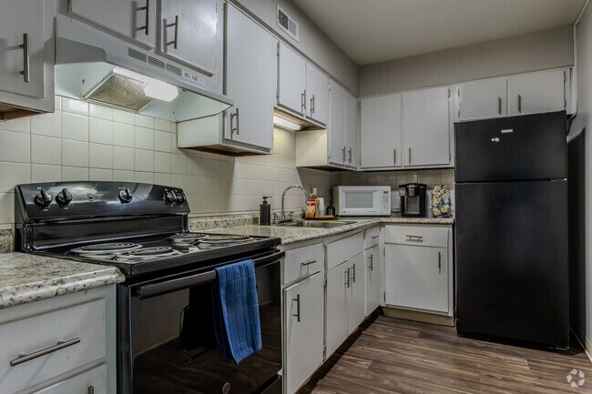 2 habitaciones, 2 baños - 875 pies cuadrados - Tamarack Arms Apartments