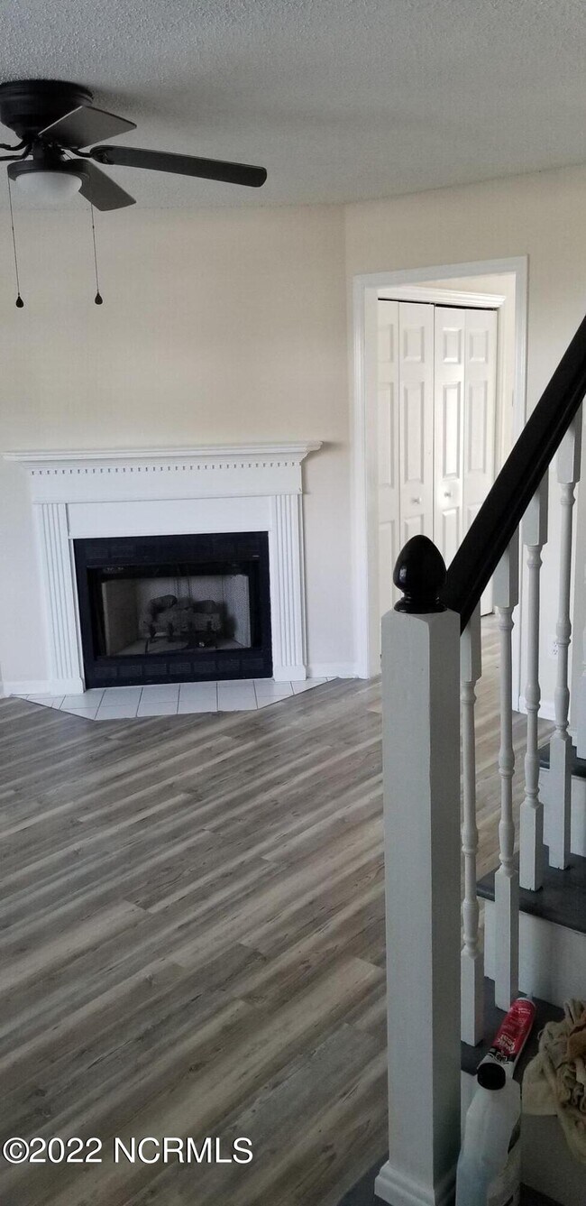Foto del edificio - 3813 Sterling Pointe Dr