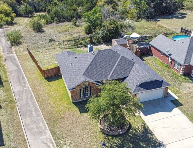 Building Photo - 2501 Lindsey Dr