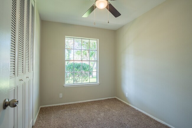 Building Photo - 8618 Bravo Valley Dr