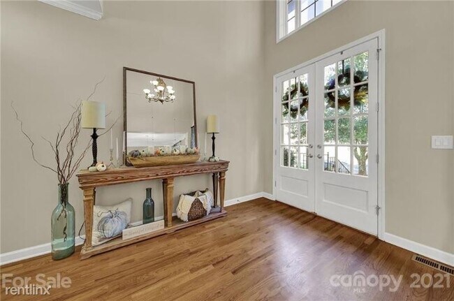 Foto del edificio - 8035 S Dorchester Trace