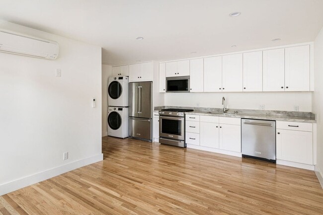 Building Photo - 3 Bed / 3 Bath at the Mohawk Residences is Now Available!