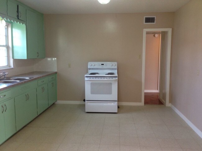 Building Photo - 351 Nassau Dr