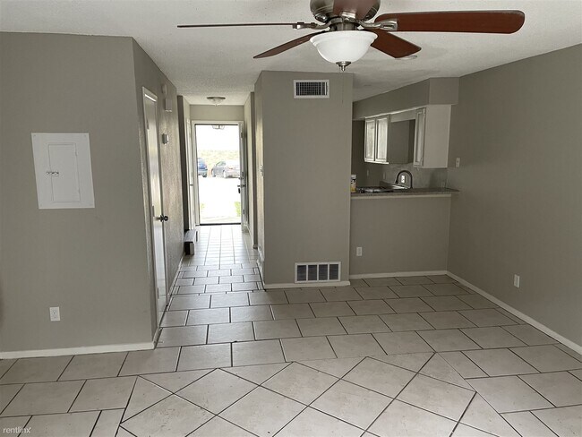 Foto del edificio - 2 br, 1.5 bath 4plex - 8110 Foxfire Lane B