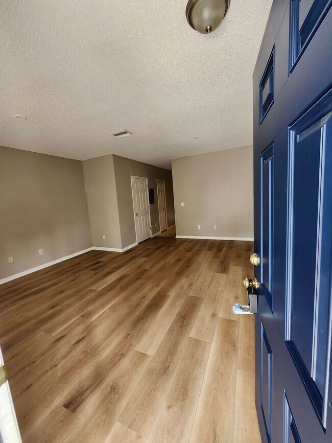 Foto del edificio - 6330 Osprey Lake Cir