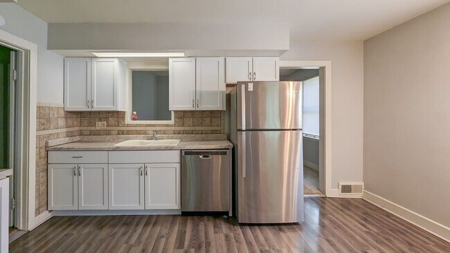 Foto del edificio - Updated Bathroom