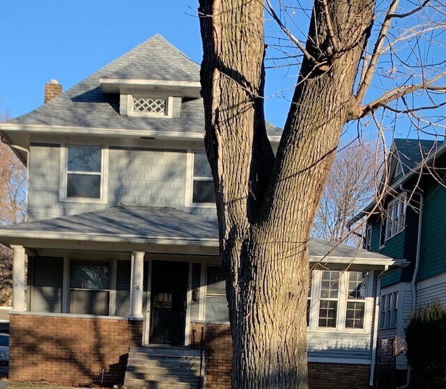 Exterior - lots of charm new roof in 2020 - 2648 Robinwood Ave