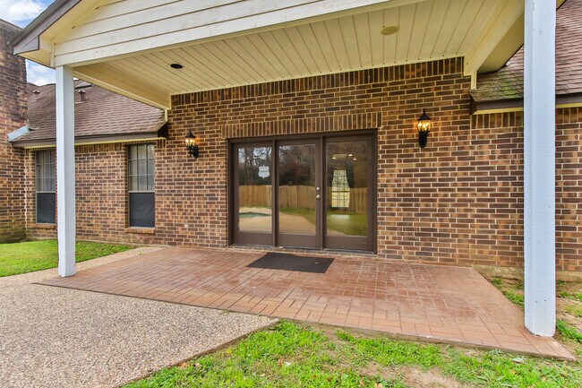 Building Photo - 200 Parkway Dr