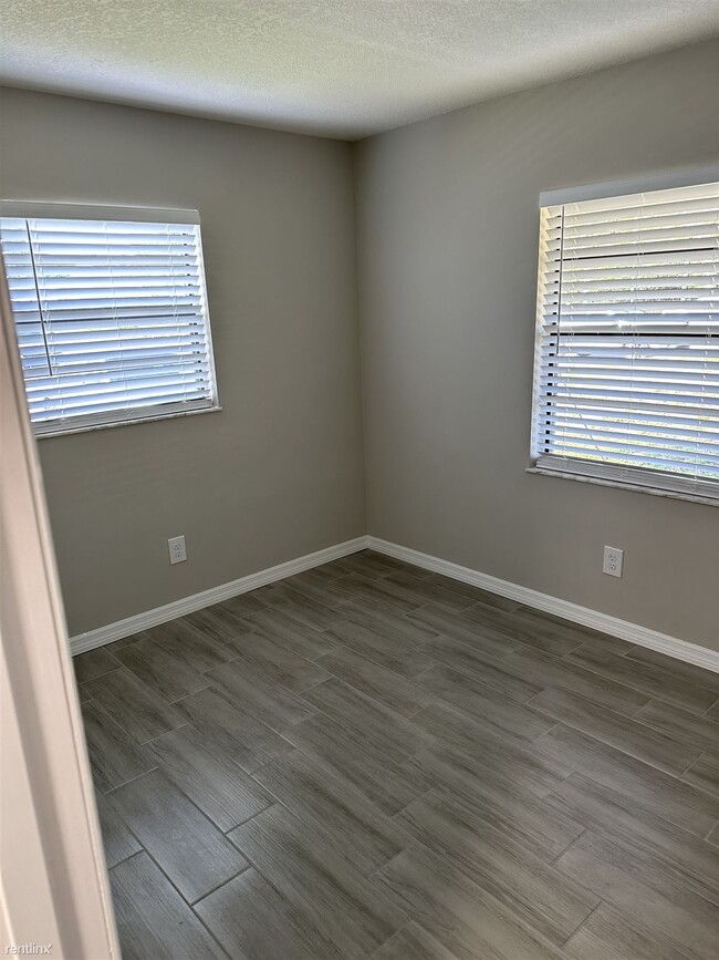 Building Photo - 2 br, 1 bath Townhome - 3304 South 7th Str...