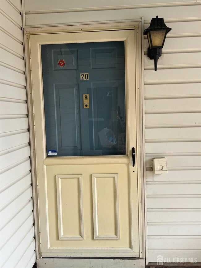 Foto del edificio - 20 Crabapple Ln